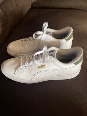 Puma White Sneakers with Olive Heel and Gold Logo